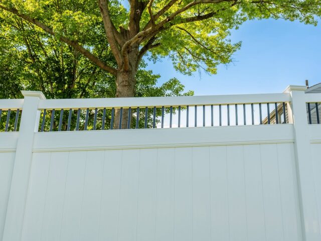 White Vinyl Privacy Fence with Aluminum Accents – 1