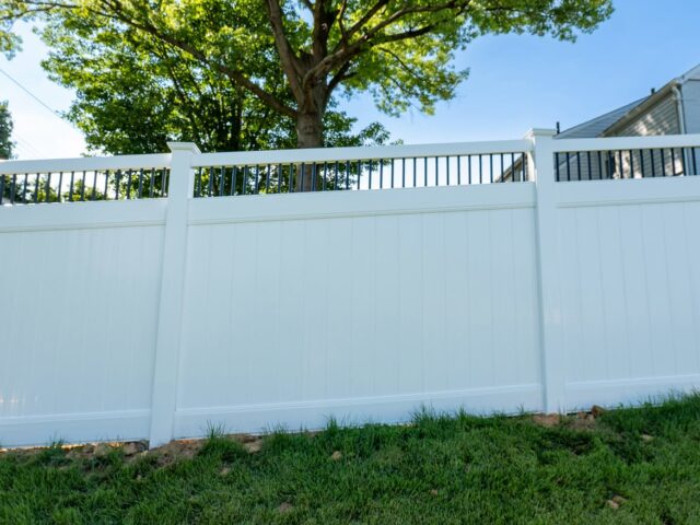 White Vinyl Privacy Fence with Aluminum Accents – 2
