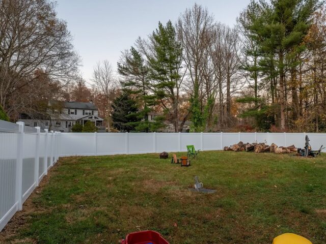 White Vinyl Privacy Fence Backyard – 2