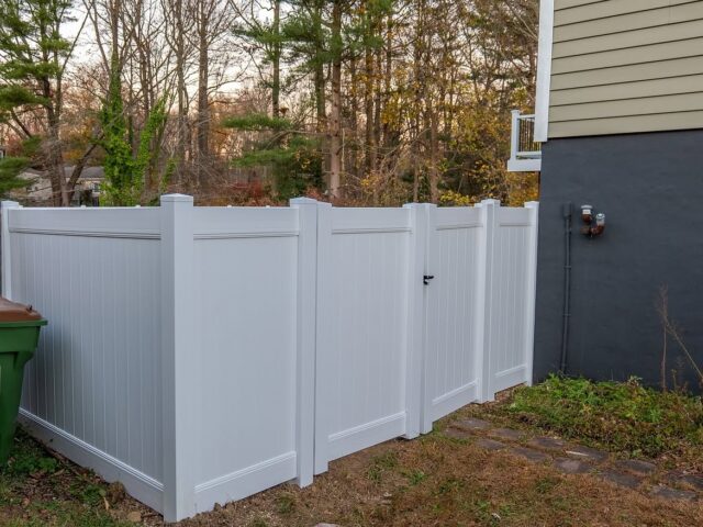 White Vinyl Privacy Fence Backyard – 3