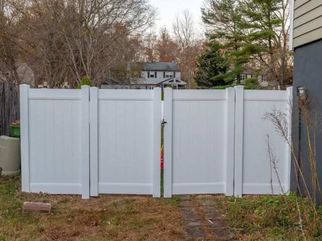 White Vinyl Privacy Fence Backyard – 4
