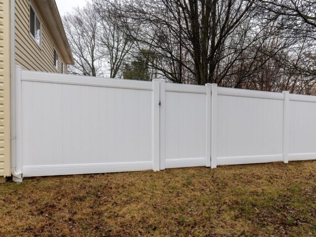 White Vinyl Privacy Fence & Double Gate – 1