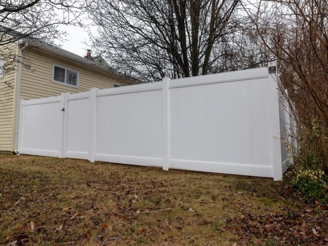 White Vinyl Privacy Fence & Double Gate – 3