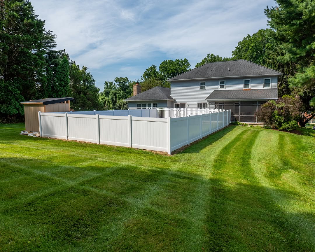 Full view of white vinyl privacy fence in Delaware