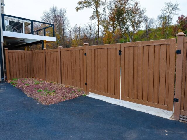 Wood Grain Vinyl Driveway Gate – 3