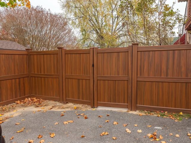 Wood Grain Vinyl Fence Christiana – 1